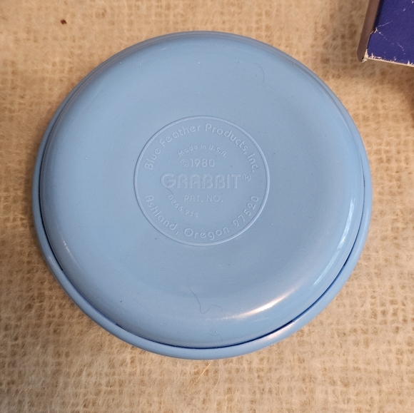 Grab-It Magnetic Pin Holder - Picture 3 of 4